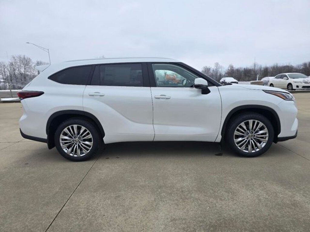 New 2026 Toyota Highlander Platinum SUV