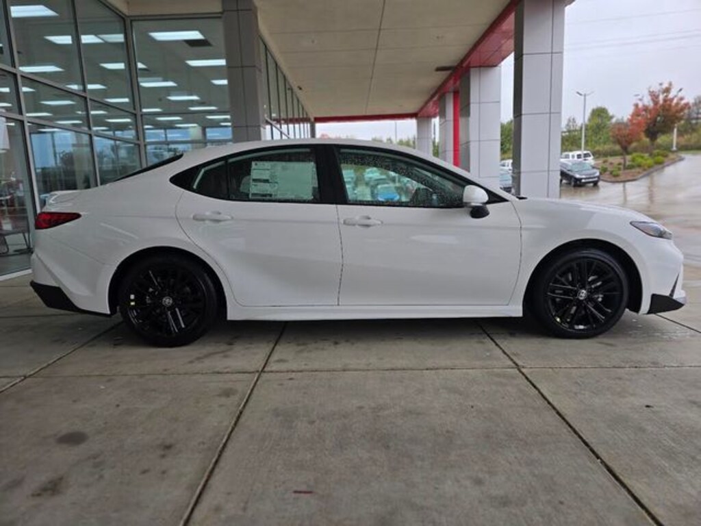 New 2026 Toyota Camry SE Sedan