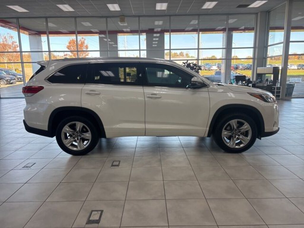 Used 2018 Toyota Highlander Limited V6 SUV