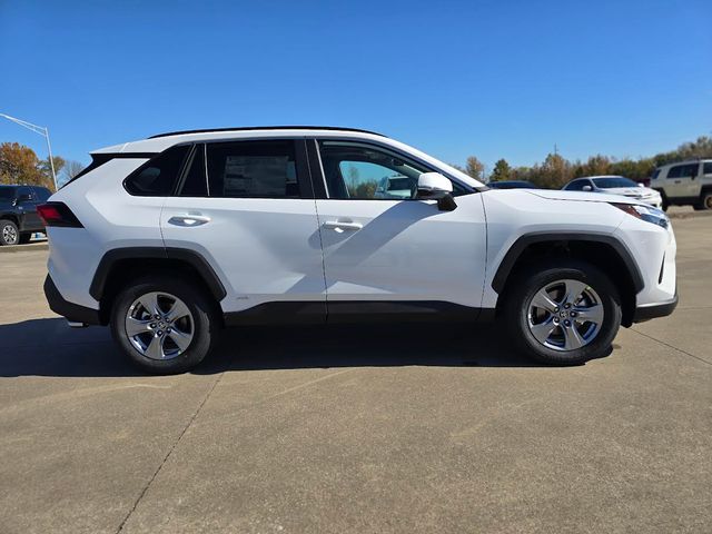 2025 Toyota RAV4 Hybrid XLE photo 4