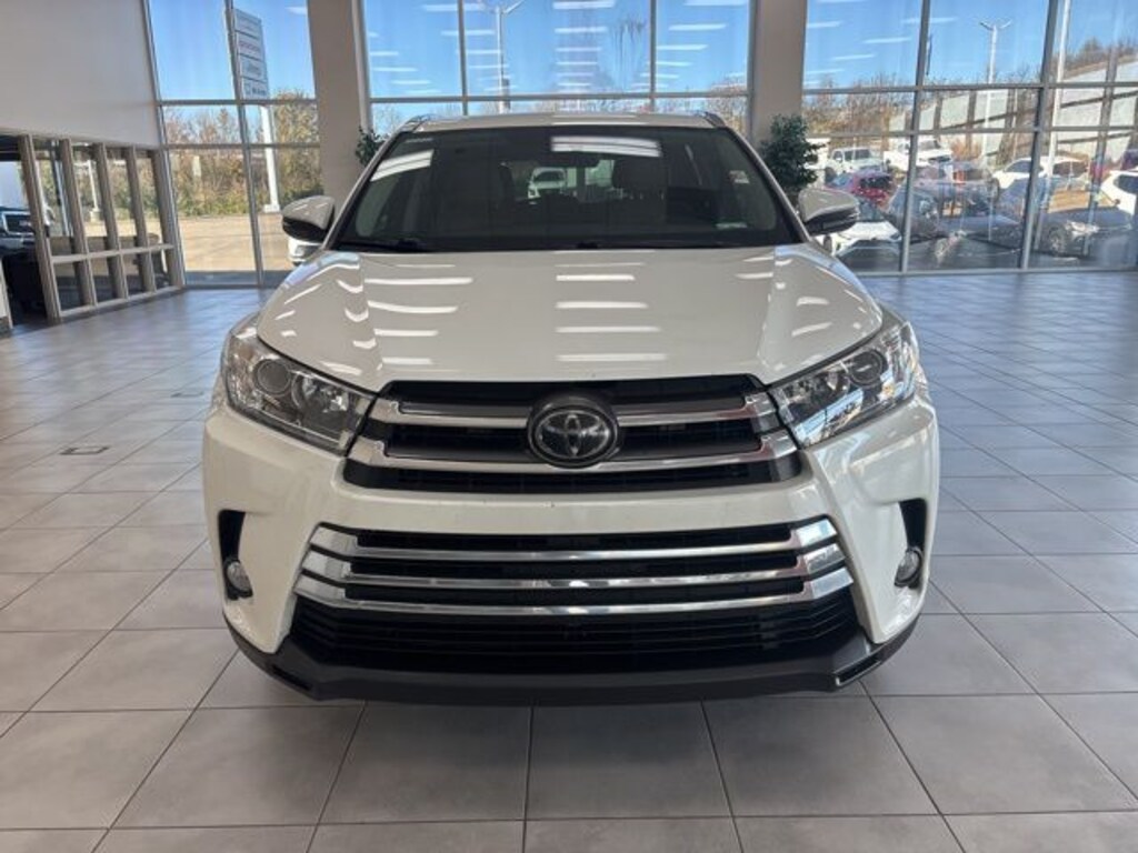 Used 2018 Toyota Highlander Limited V6 SUV