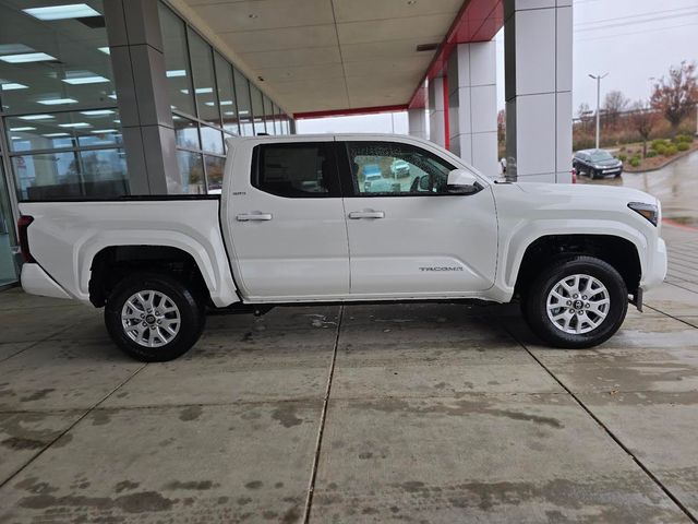 2025 Toyota Tacoma SR5 4x4 Double Cab photo 4