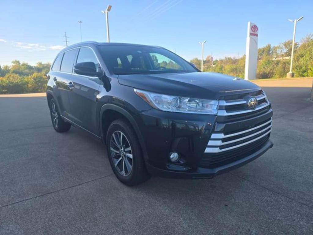 Used 2017 Toyota Highlander  SUV