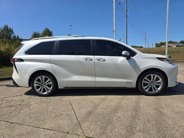 2021 Toyota Sienna Platinum photo 4