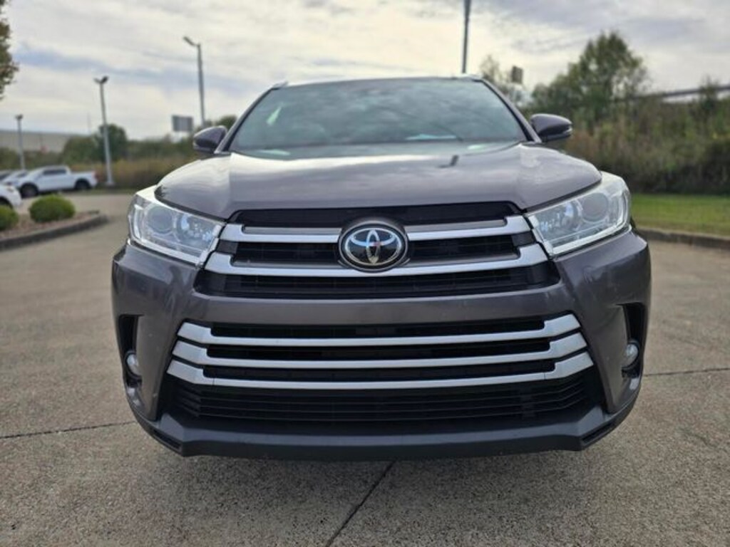 Used 2017 Toyota Highlander XLE V6 SUV