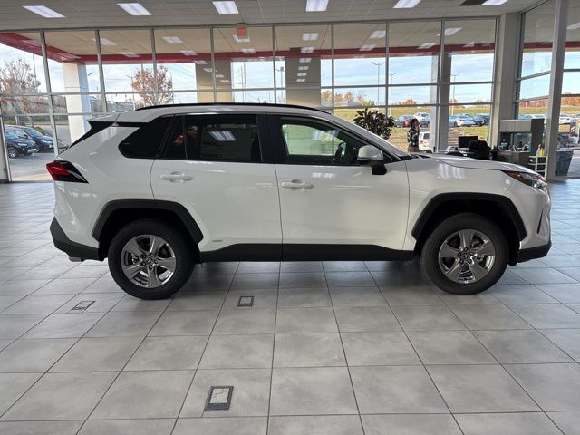 2025 Toyota RAV4 Hybrid XLE photo 4