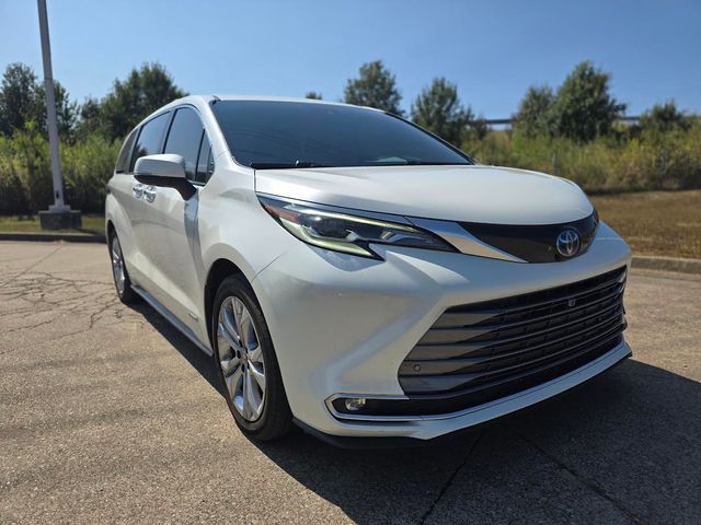 2021 Toyota Sienna Platinum photo 3