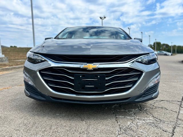 2023 Chevrolet Malibu 1LT photo 2