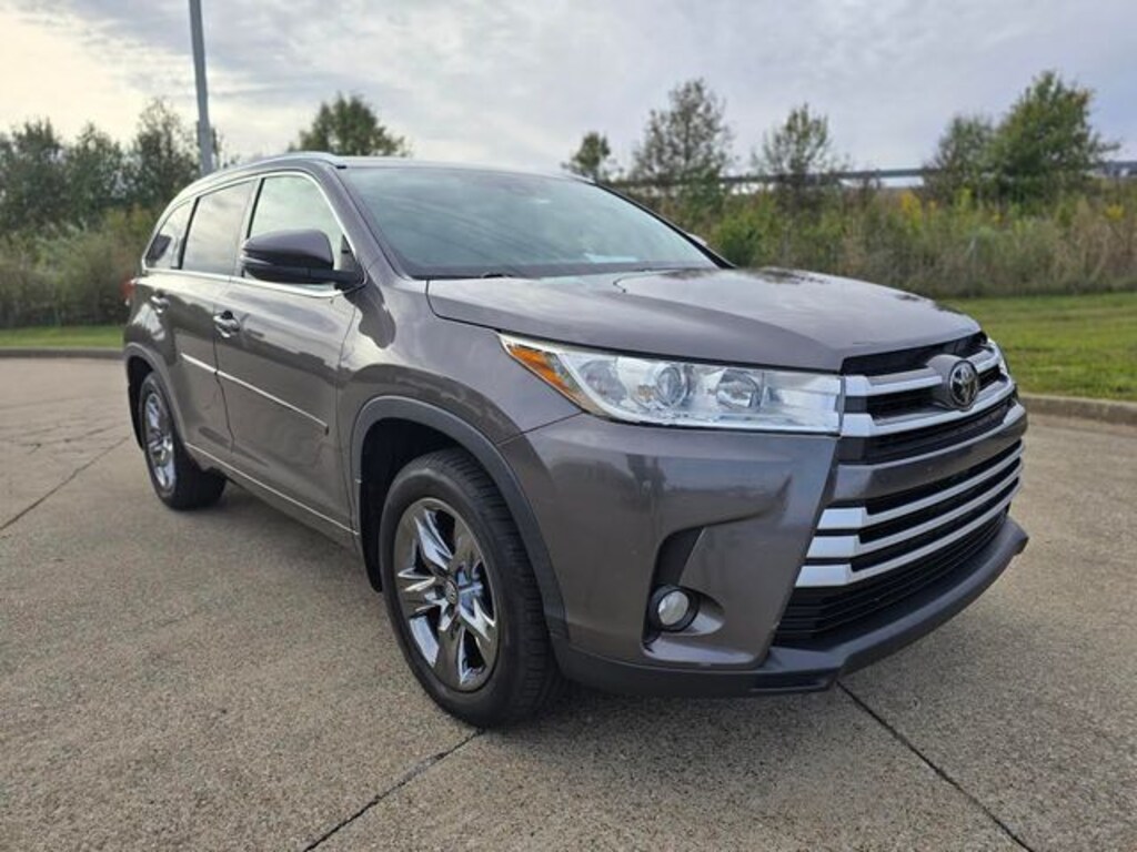 Used 2017 Toyota Highlander XLE V6 SUV