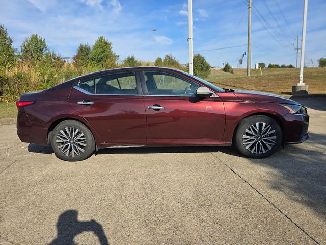 2024 Nissan Altima 2.5 SV photo 2