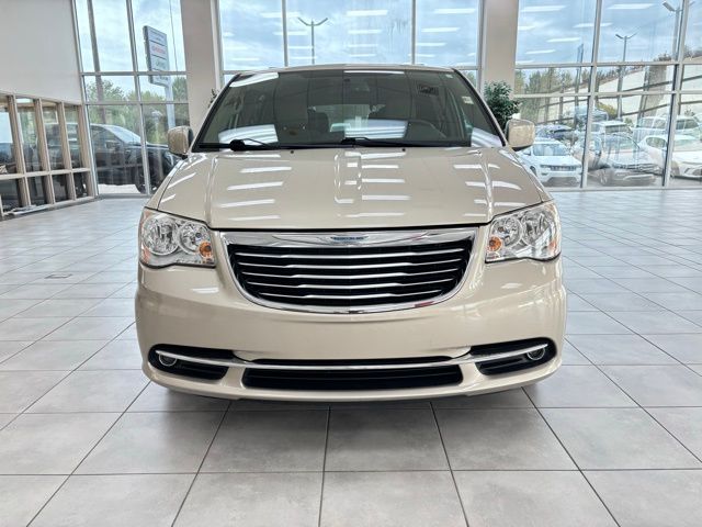 2015 Chrysler Town & Country Touring photo 2