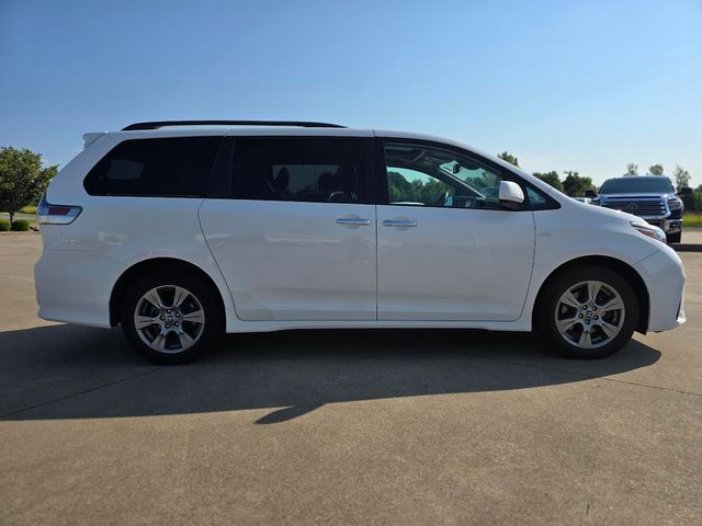 2019 Toyota Sienna SE Premium photo 3