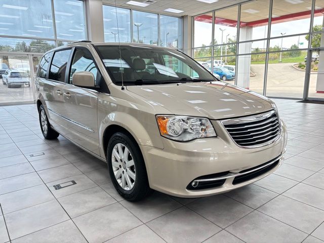 2015 Chrysler Town & Country Touring photo 3
