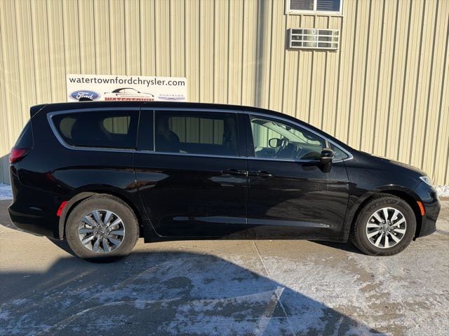 2024 Chrysler Pacifica PHEV Select