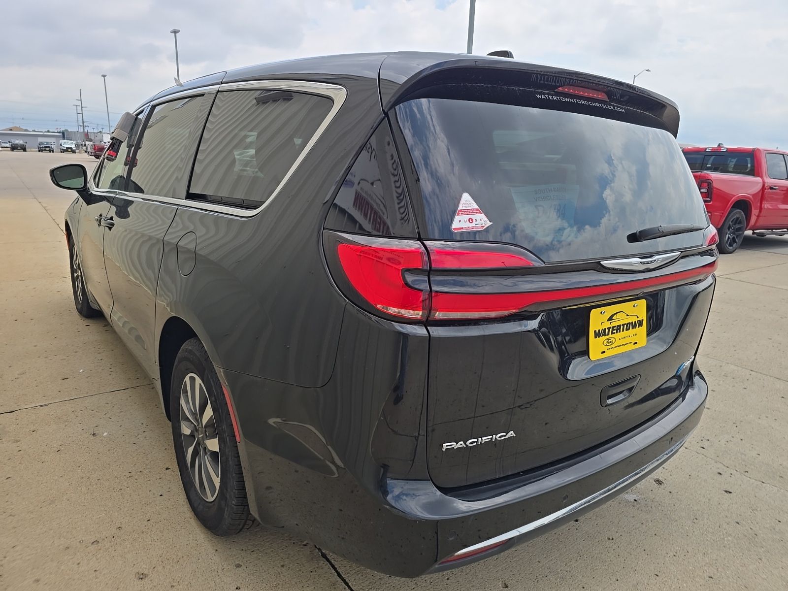 2024 Chrysler Pacifica PHEV Select - Photo 7