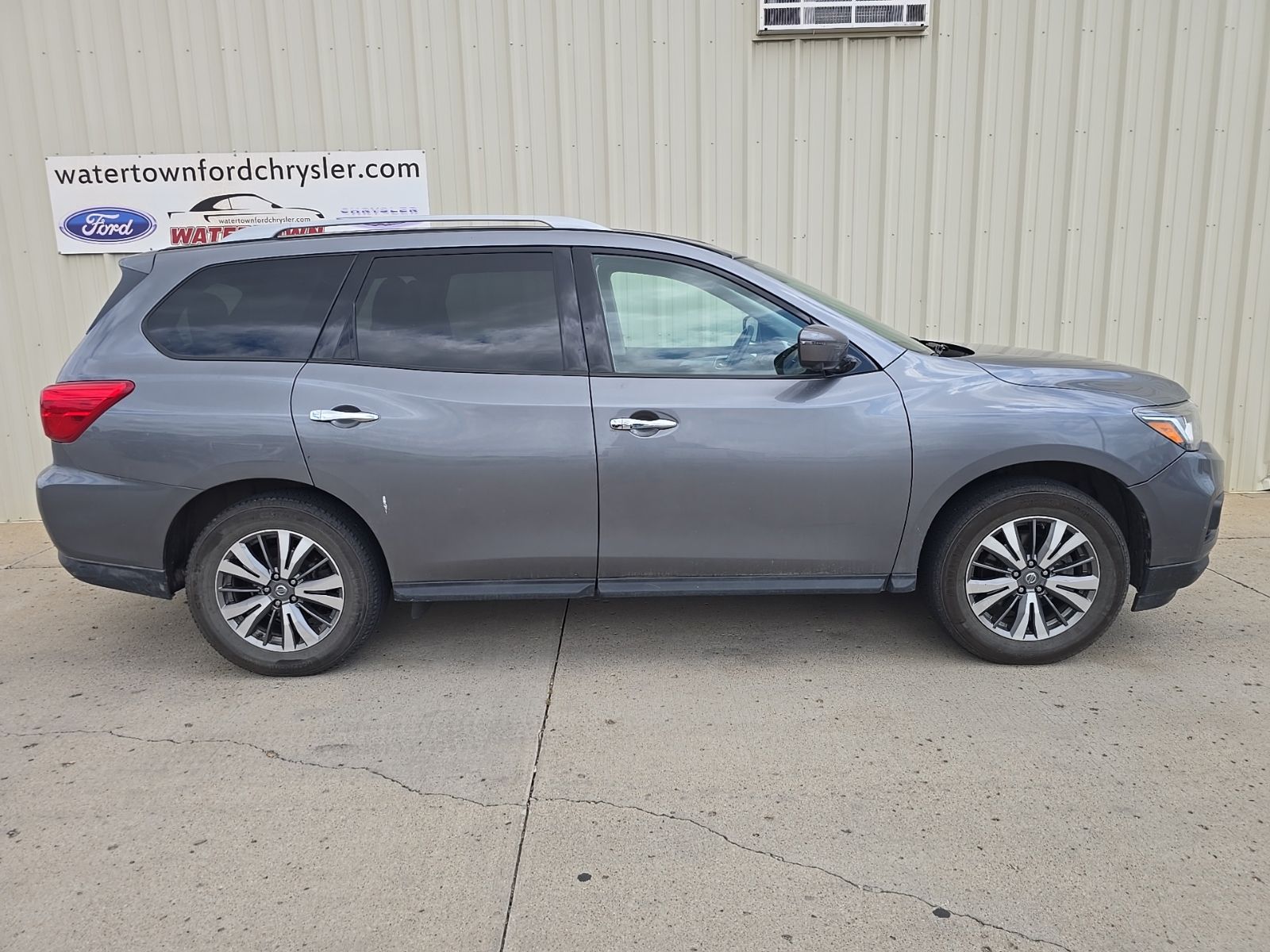 2020 Nissan Pathfinder SL 4WD's photo