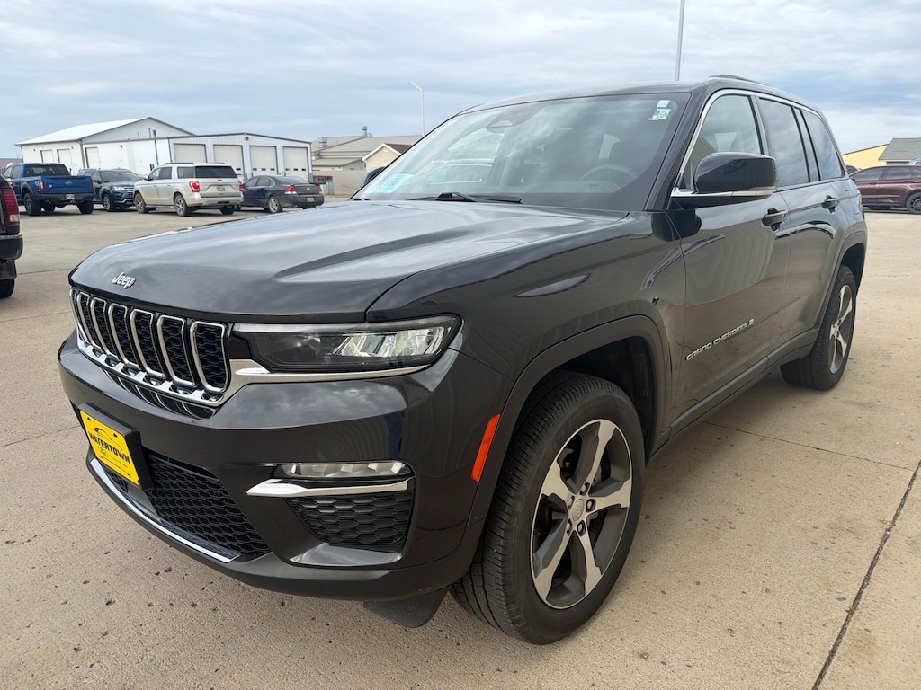 Used 2023 Jeep Grand Cherokee Limited SUV
