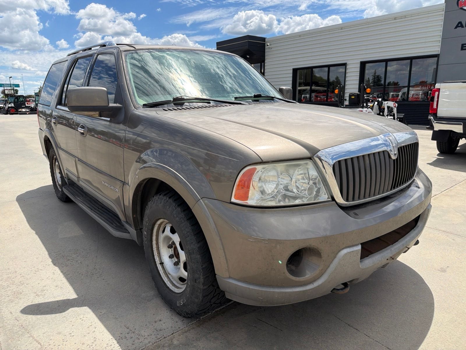 Used 2003 Lincoln Navigator Luxury with VIN 5LMFU28R63LJ27019 for sale in Watertown, SD