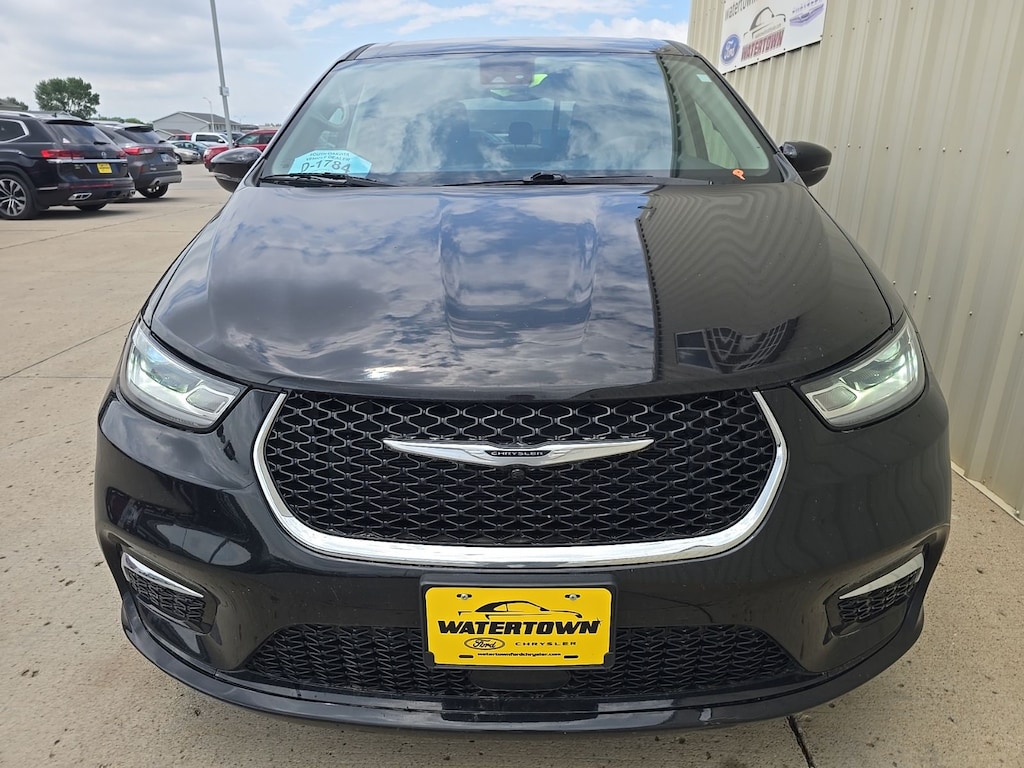 Used 2024 Chrysler Pacifica Hybrid Select Minivan/Van