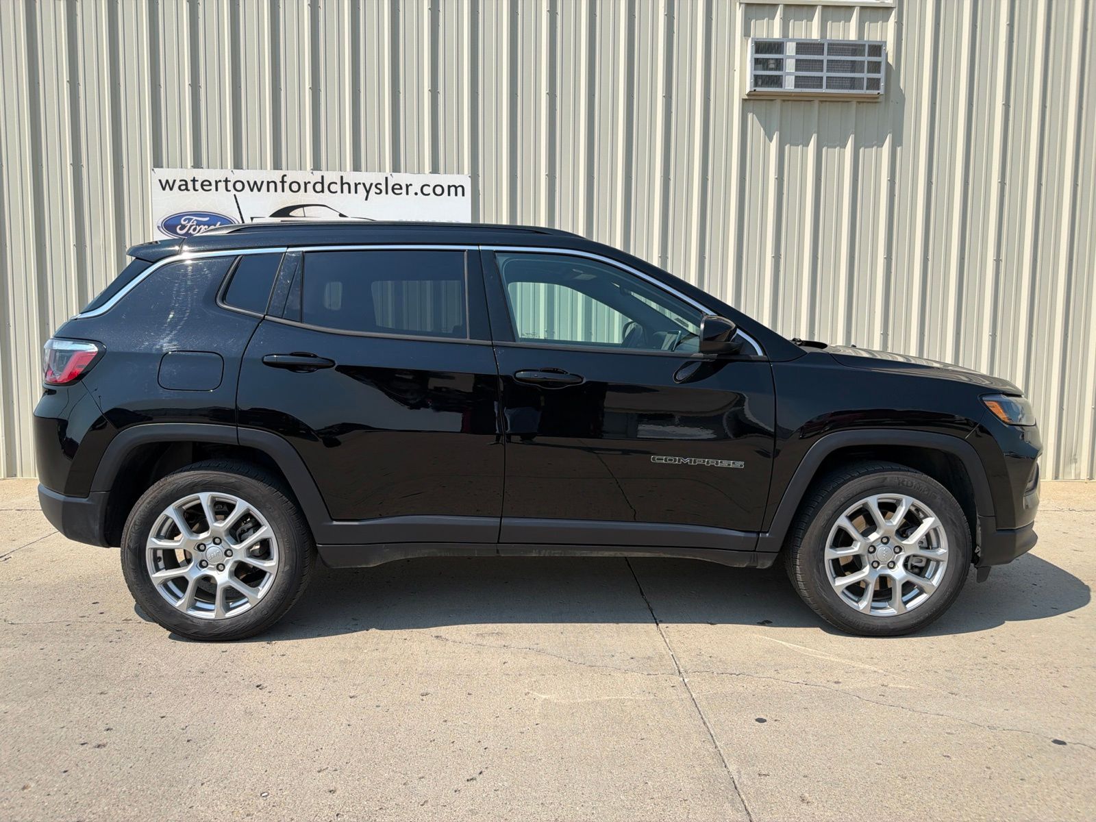 2023 Jeep Compass Latitude Lux 4X4's photo