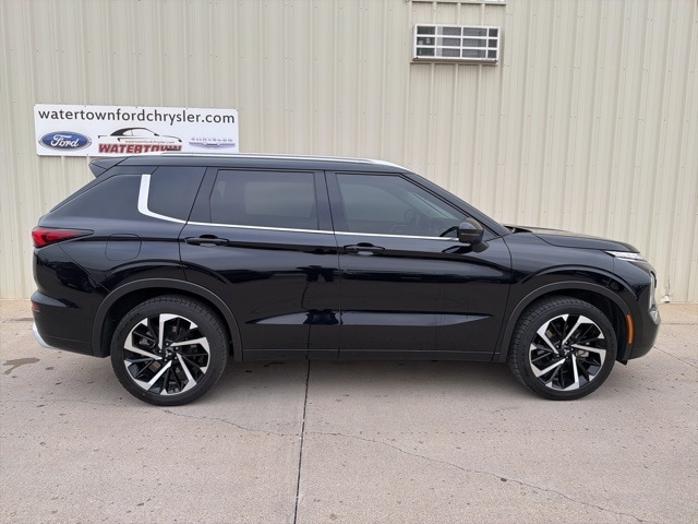 2024 Mitsubishi Outlander SEL's photo