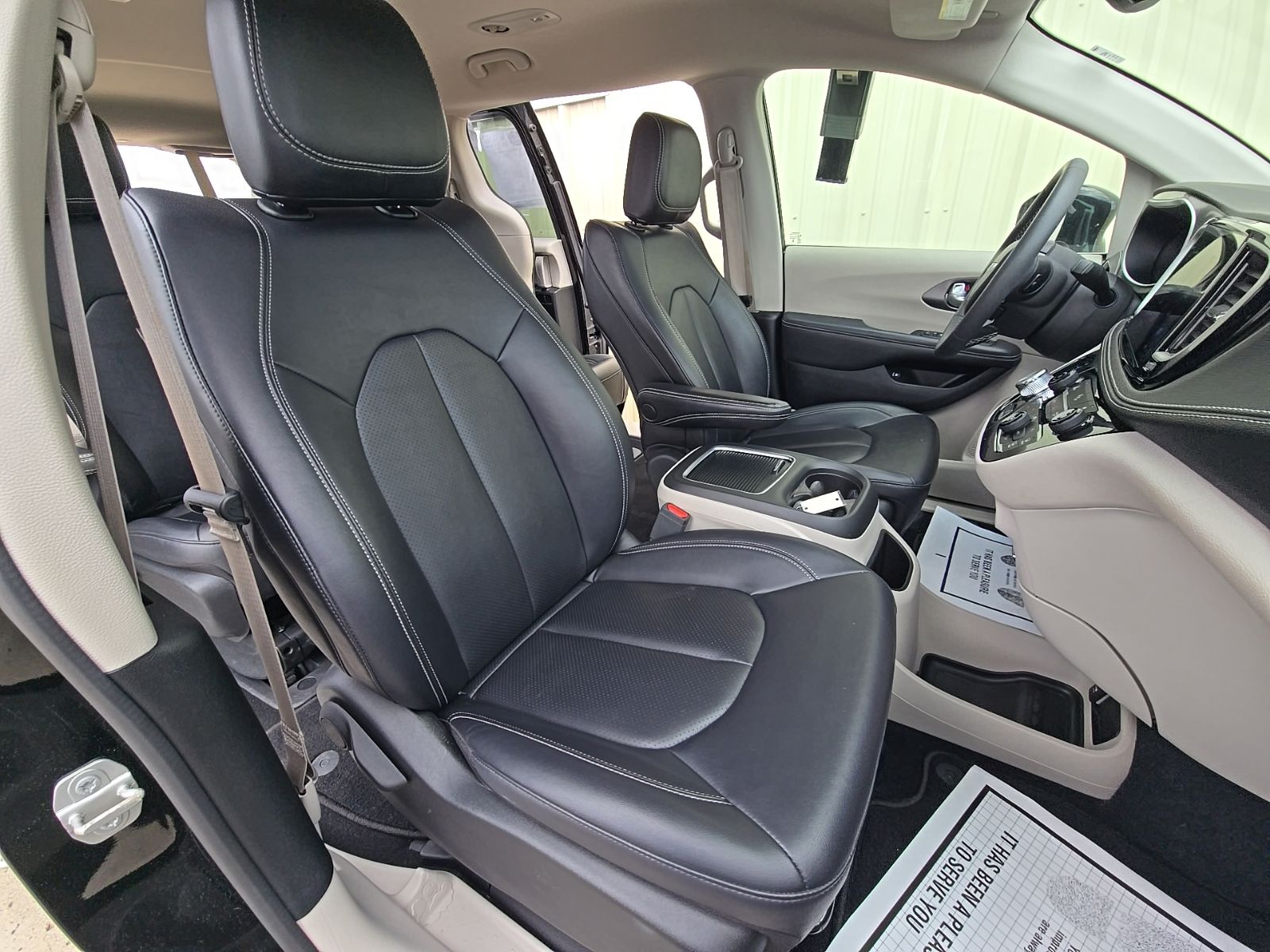 2024 Chrysler Pacifica PHEV Select - Photo 11
