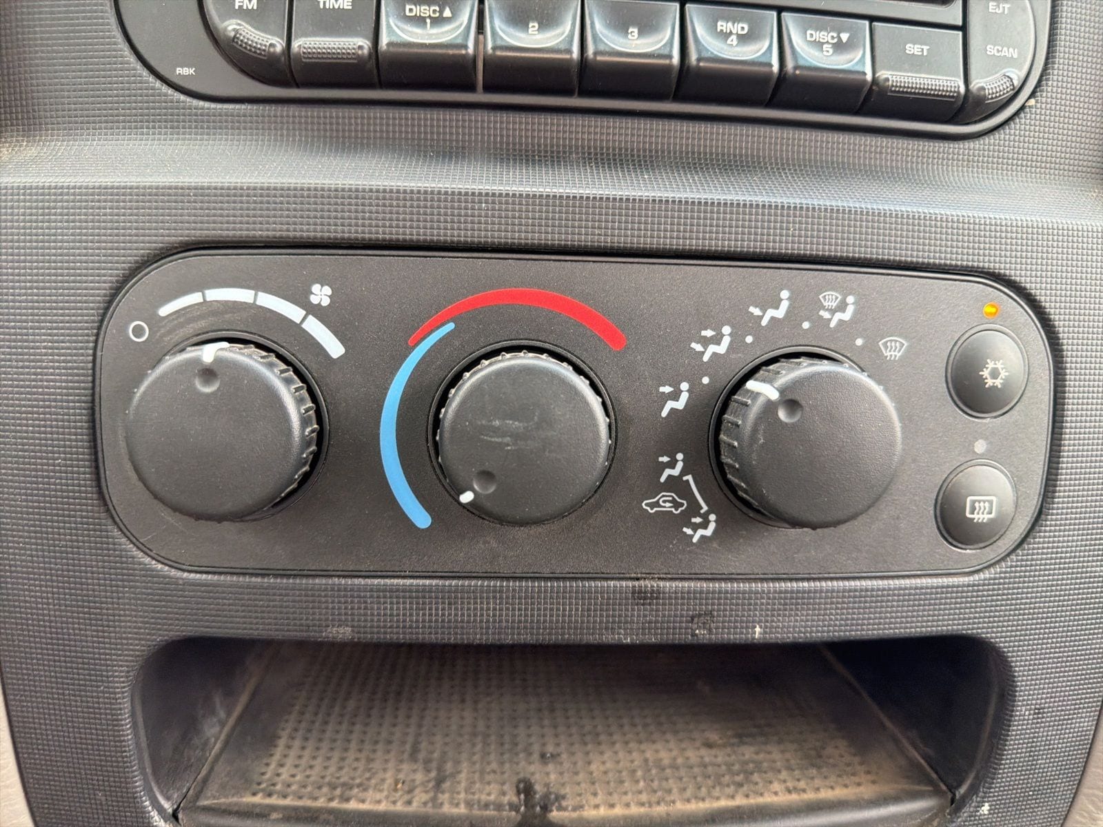 2005 Dodge Ram 3500 Pickup SLT - Photo 16