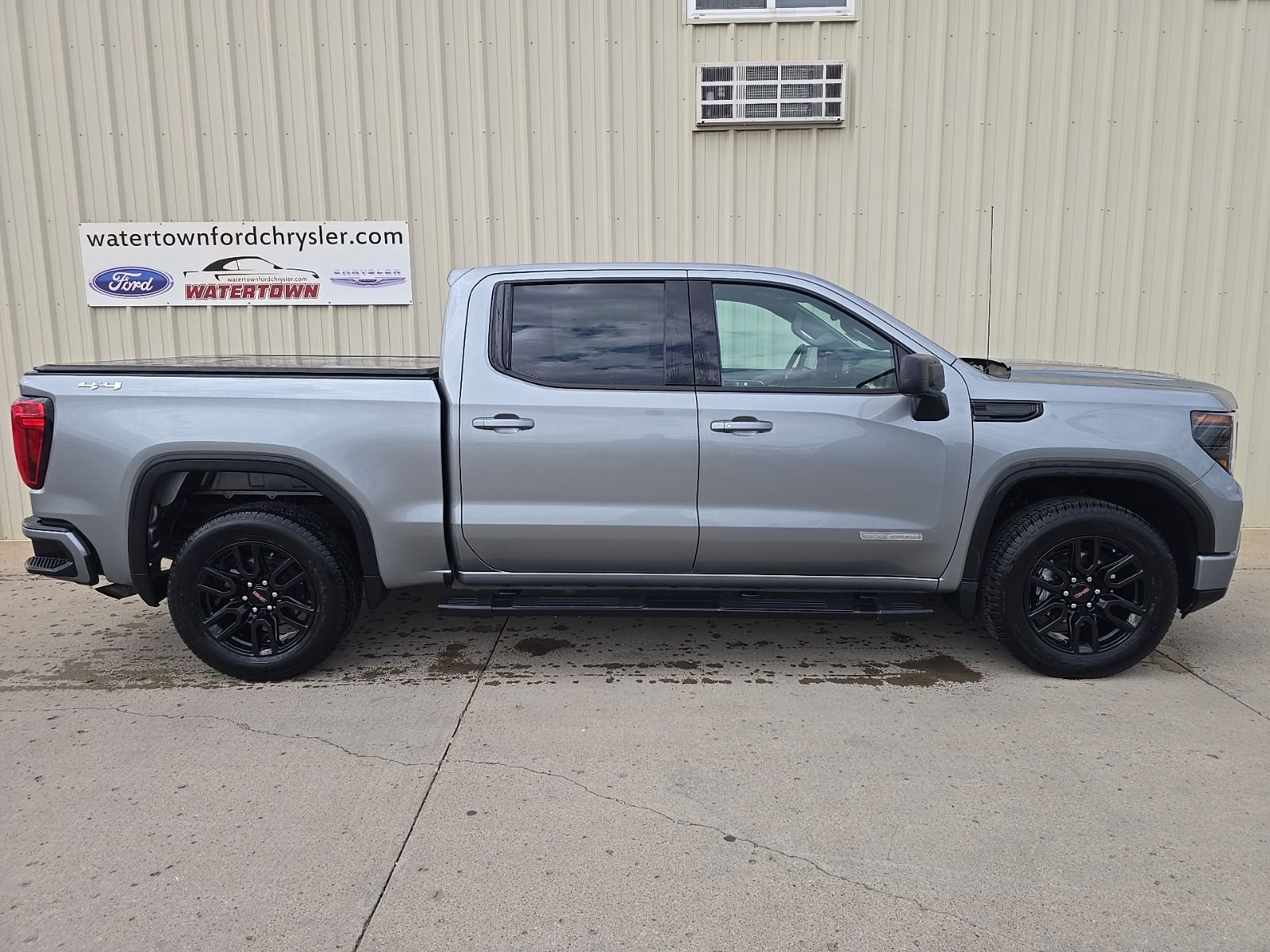 2023 GMC Sierra 4WD Crew Cab Short Box Elevation's photo