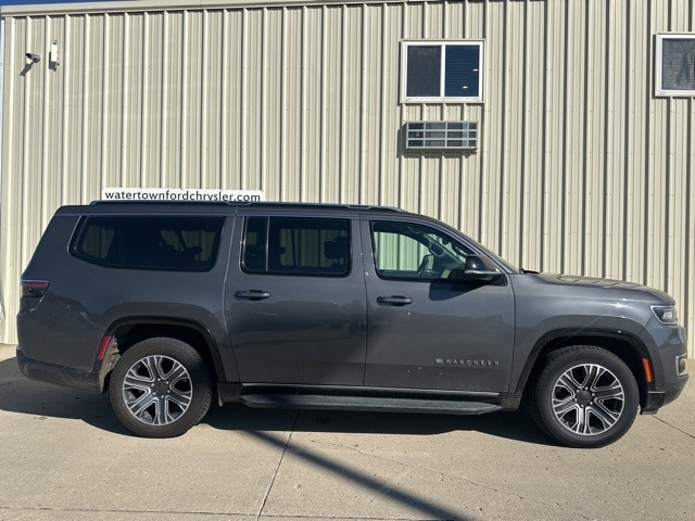 2023 Jeep Wagoneer L Series II's photo