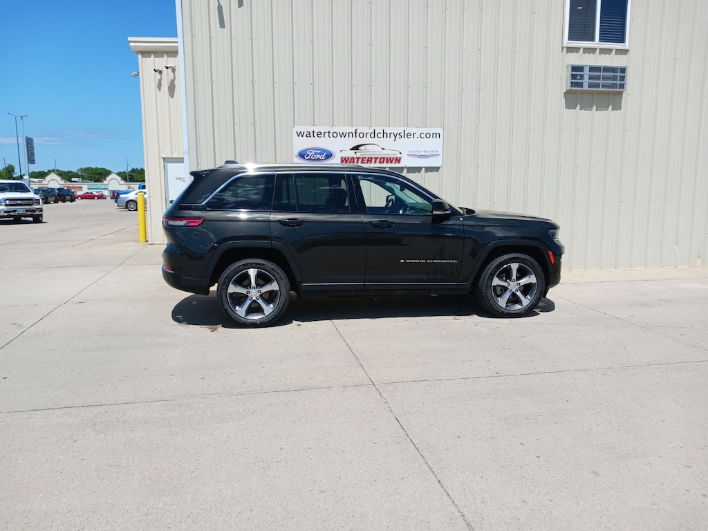 Used 2023 Jeep Grand Cherokee Limited SUV