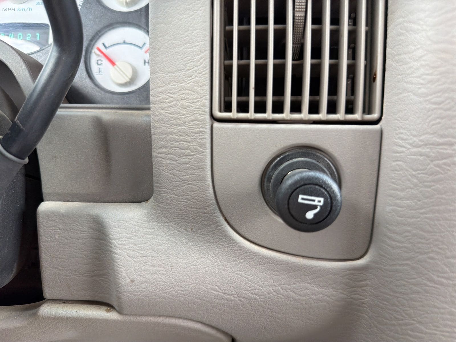 2005 Dodge Ram 3500 Pickup SLT - Photo 17