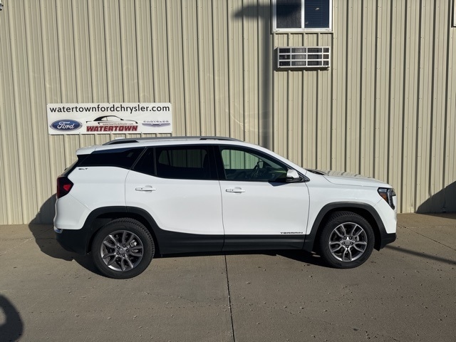 2024 GMC Terrain SLT's photo