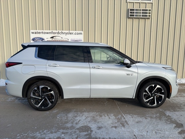 2024 Mitsubishi Outlander Plug-in Hybrid SEL's photo