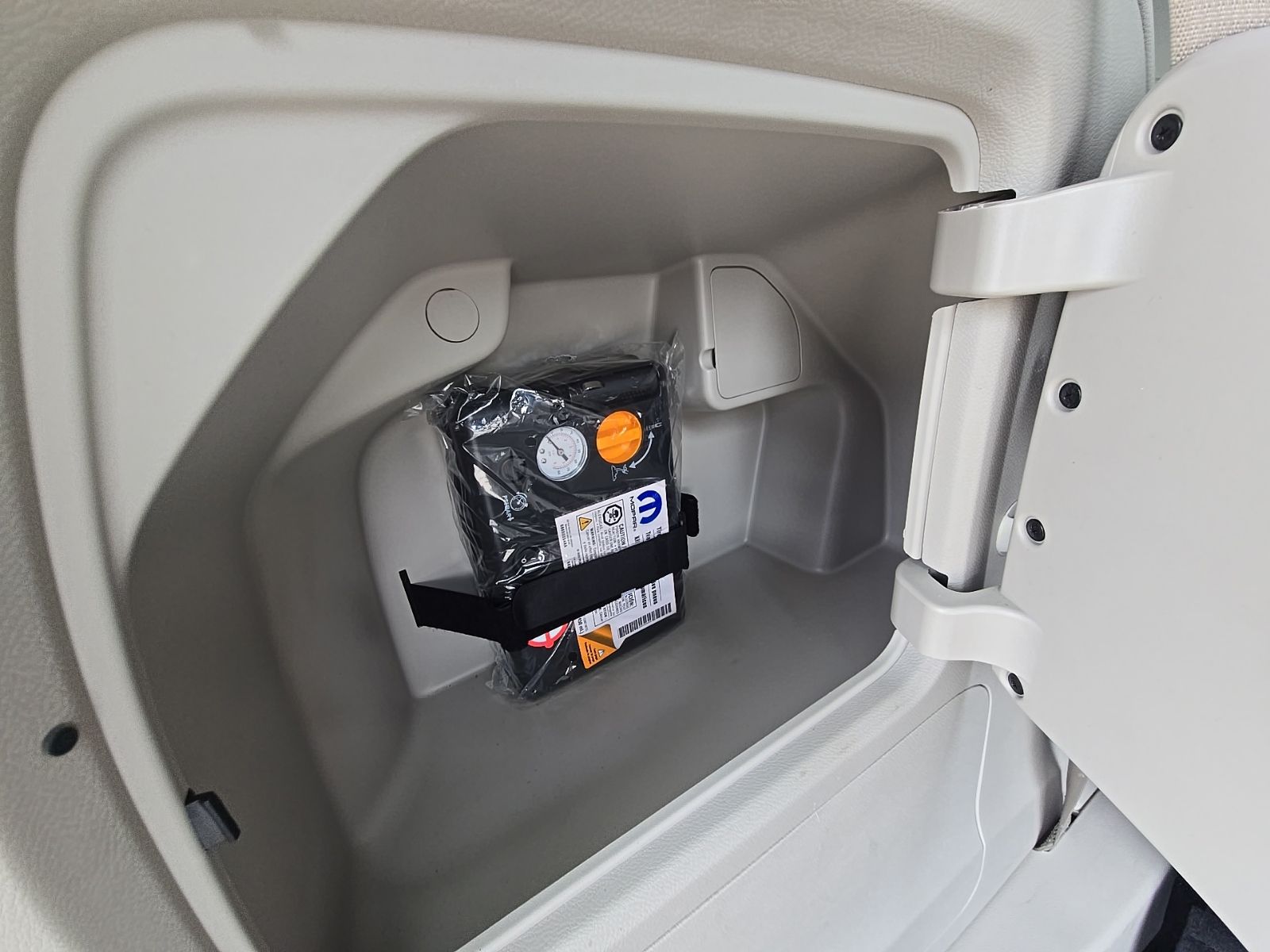 2024 Chrysler Pacifica PHEV Select - Photo 15