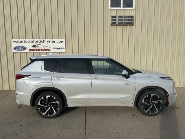 2024 Mitsubishi Outlander Plug-in Hybrid SEL's photo