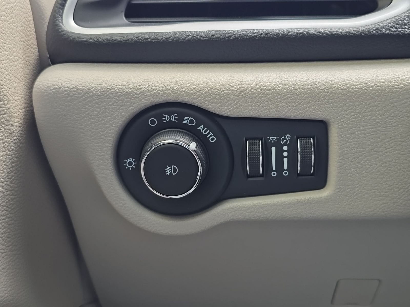 2024 Chrysler Pacifica PHEV Select - Photo 17