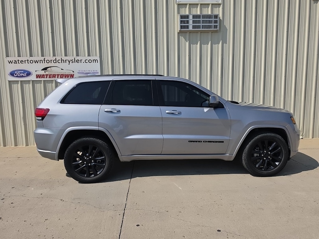 Used 2018 Jeep Grand Cherokee Altitude SUV