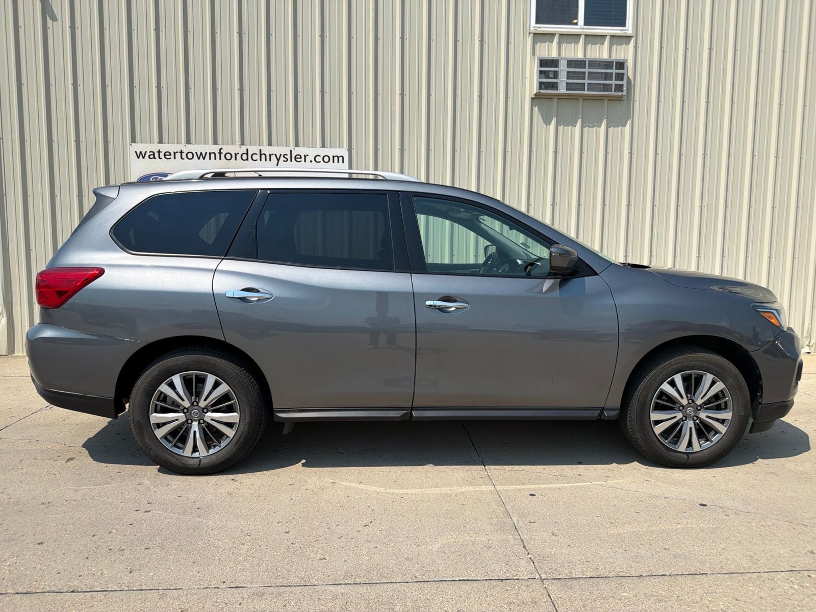 2020 Nissan Pathfinder SL 4WD's photo