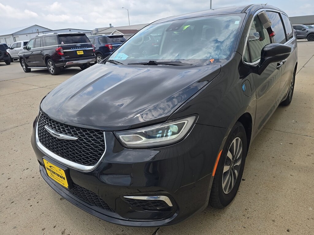 Used 2024 Chrysler Pacifica Hybrid Select Minivan/Van