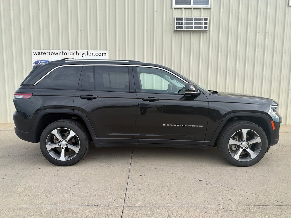 Used 2023 Jeep Grand Cherokee Limited SUV
