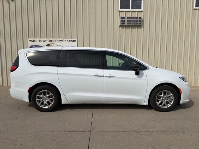 2025 Chrysler Pacifica