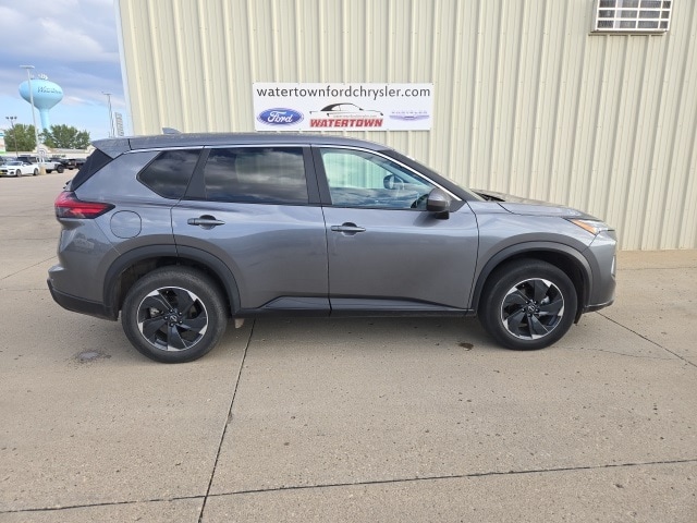 2024 Nissan Rogue SV's photo