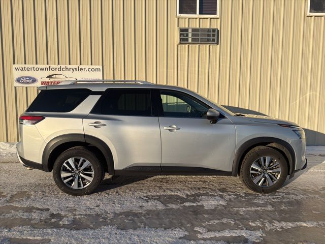 2025 Nissan Pathfinder SL 4WD's photo