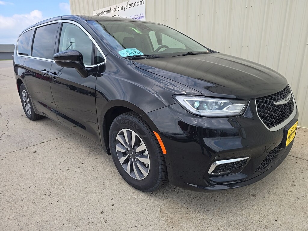 Used 2024 Chrysler Pacifica Hybrid Select Minivan/Van