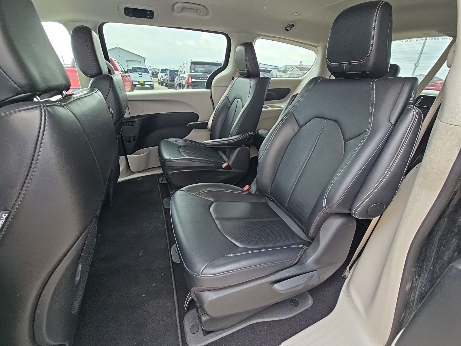 2024 Chrysler Pacifica PHEV Select - Photo 10