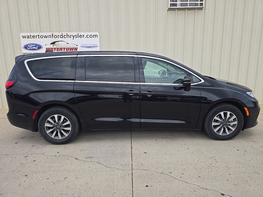 Used 2024 Chrysler Pacifica Hybrid Select Minivan/Van
