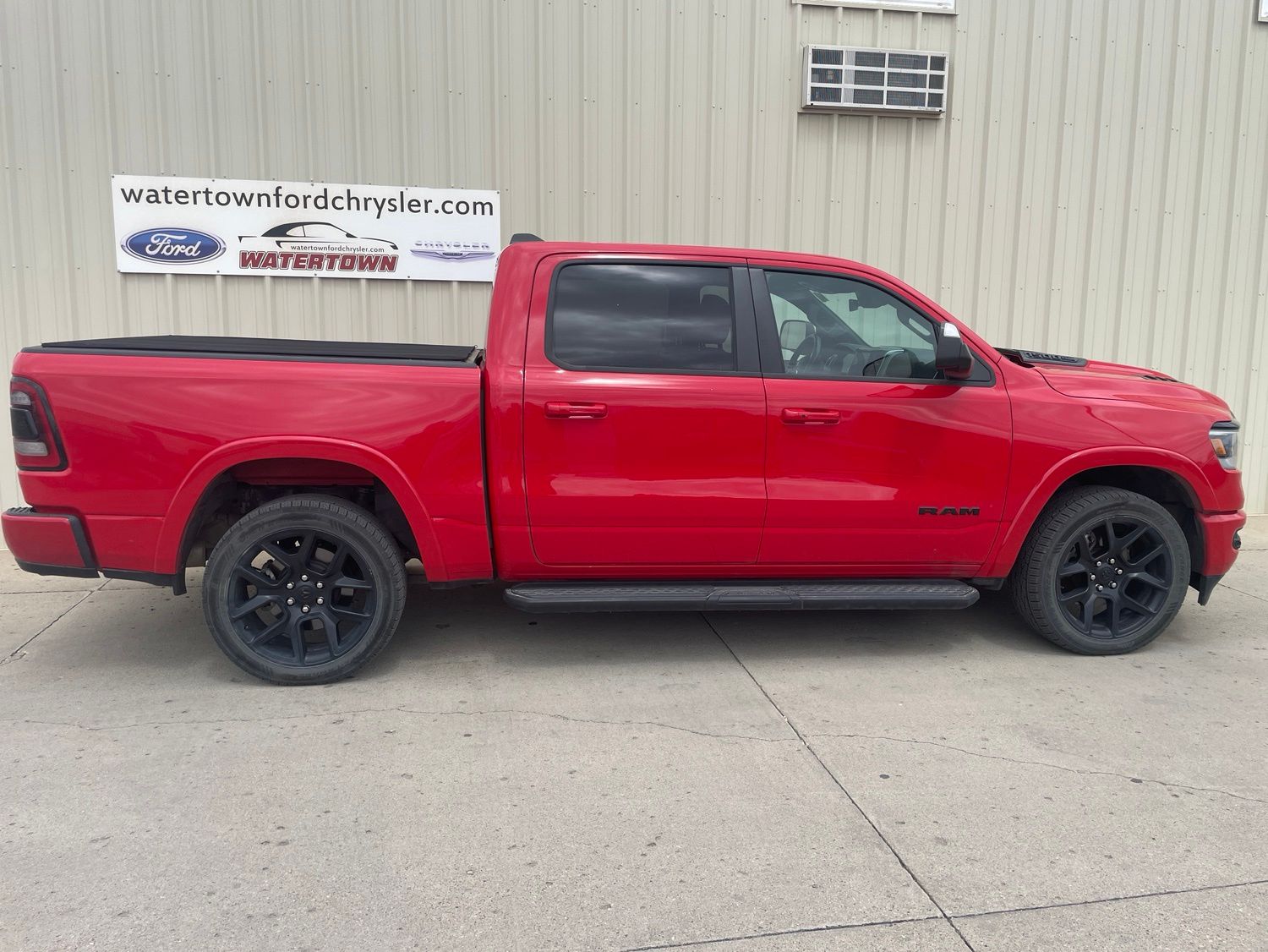2022 RAM 1500 Laramie 4x4 Crew Cab 5'7's photo