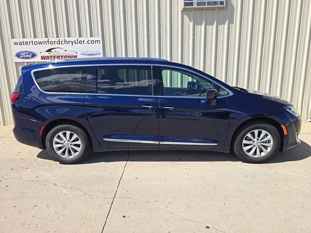 Used 2019 Chrysler Pacifica Touring L Minivan/Van