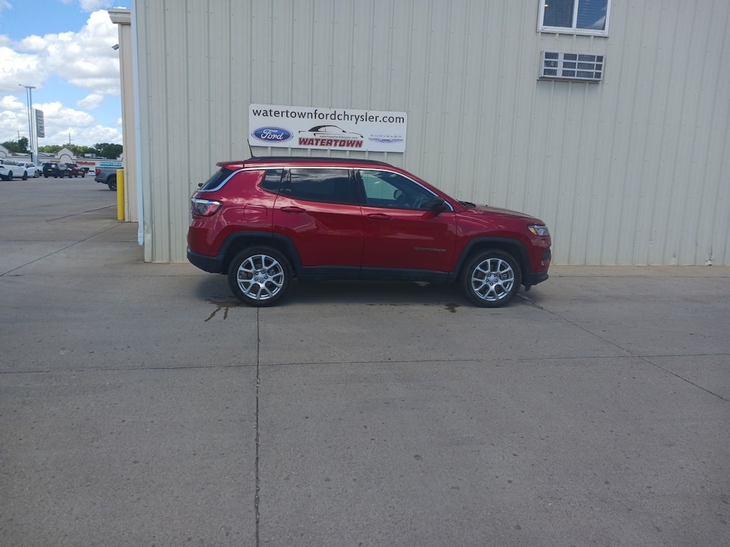 Used 2024 Jeep Compass Latitude Lux SUV