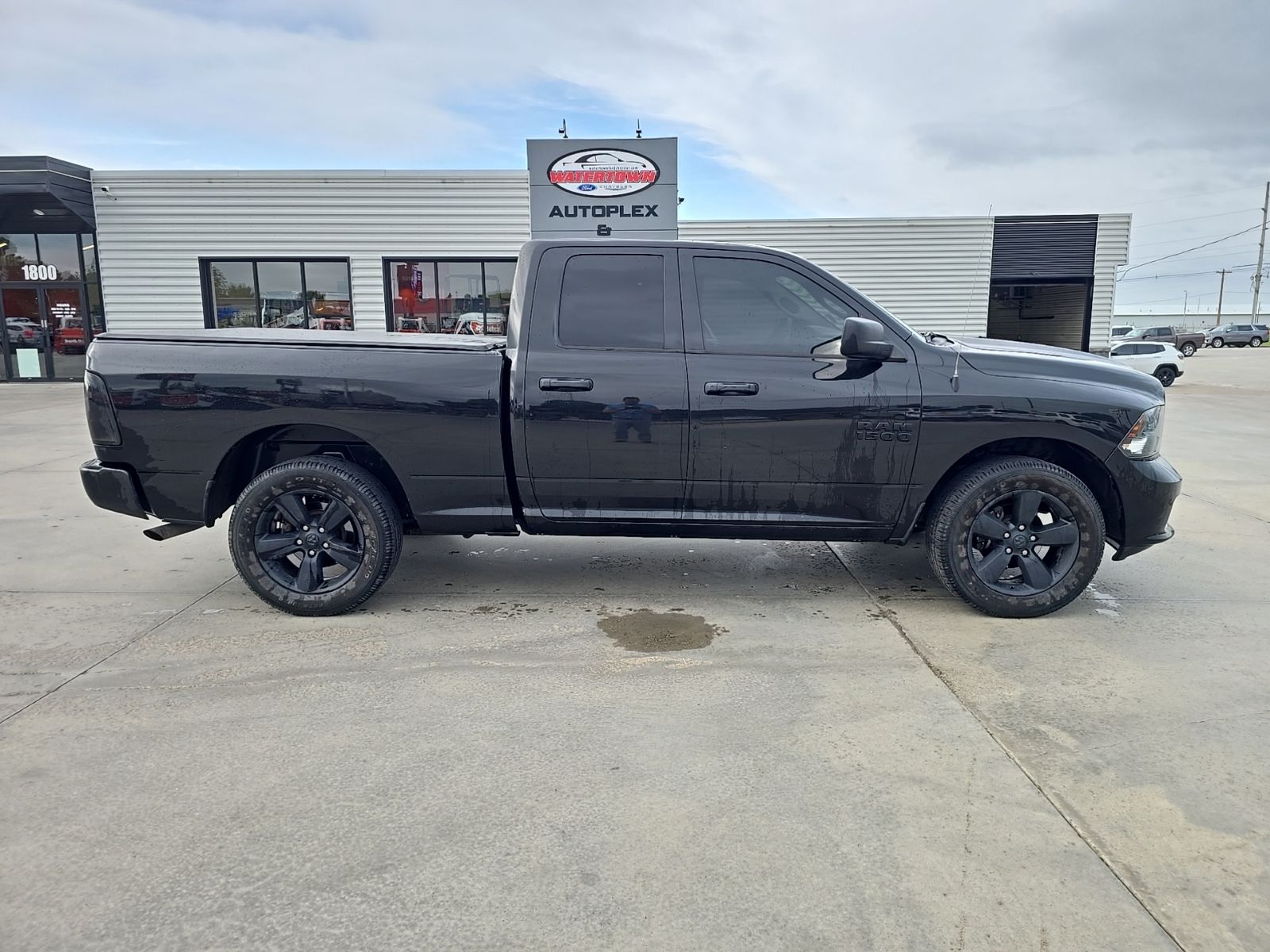 2017 RAM 1500 Express 4x4 Quad Cab 6'4's photo